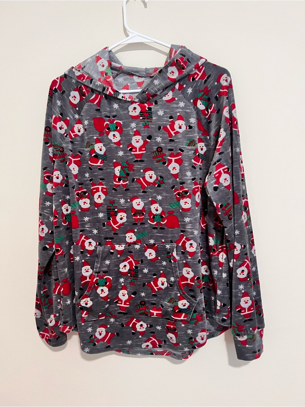 Gray Holiday Santa Print Hoodie 🎅